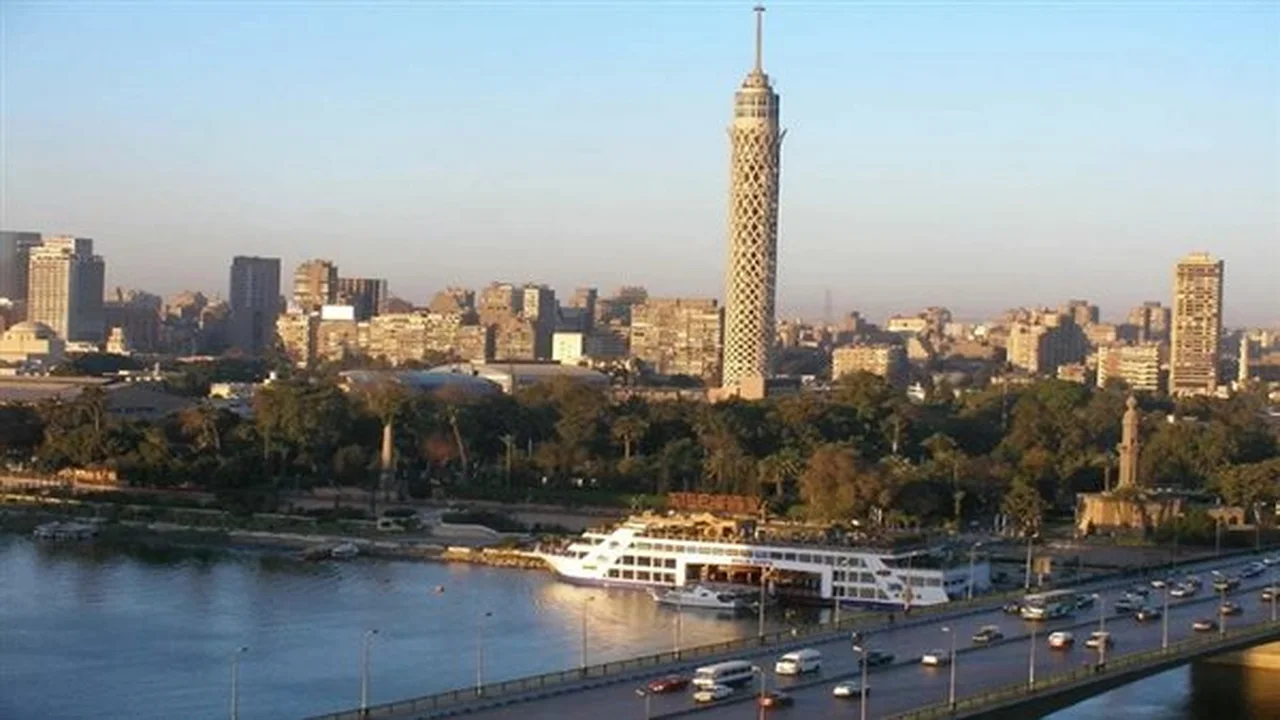 تقلبات جوية بين حرارة النهار وبرودة الليل في القاهرة غدًا الخميس